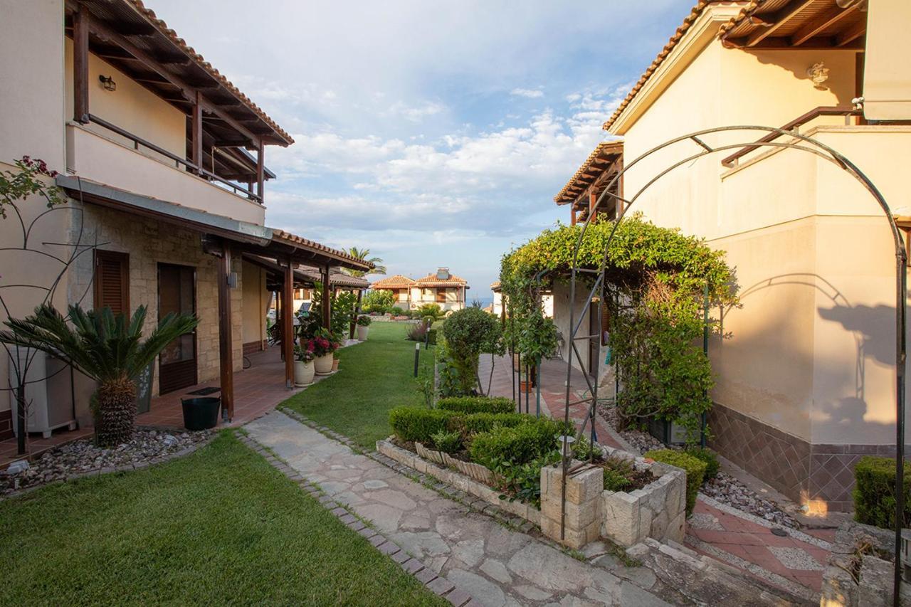 Porto Thea Alexandra Shared Pool Villa, Afytos Bagian luar foto