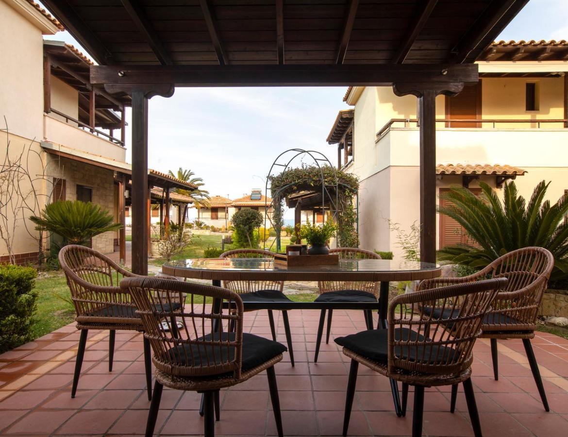 Porto Thea Alexandra Shared Pool Villa, Afytos Bagian luar foto